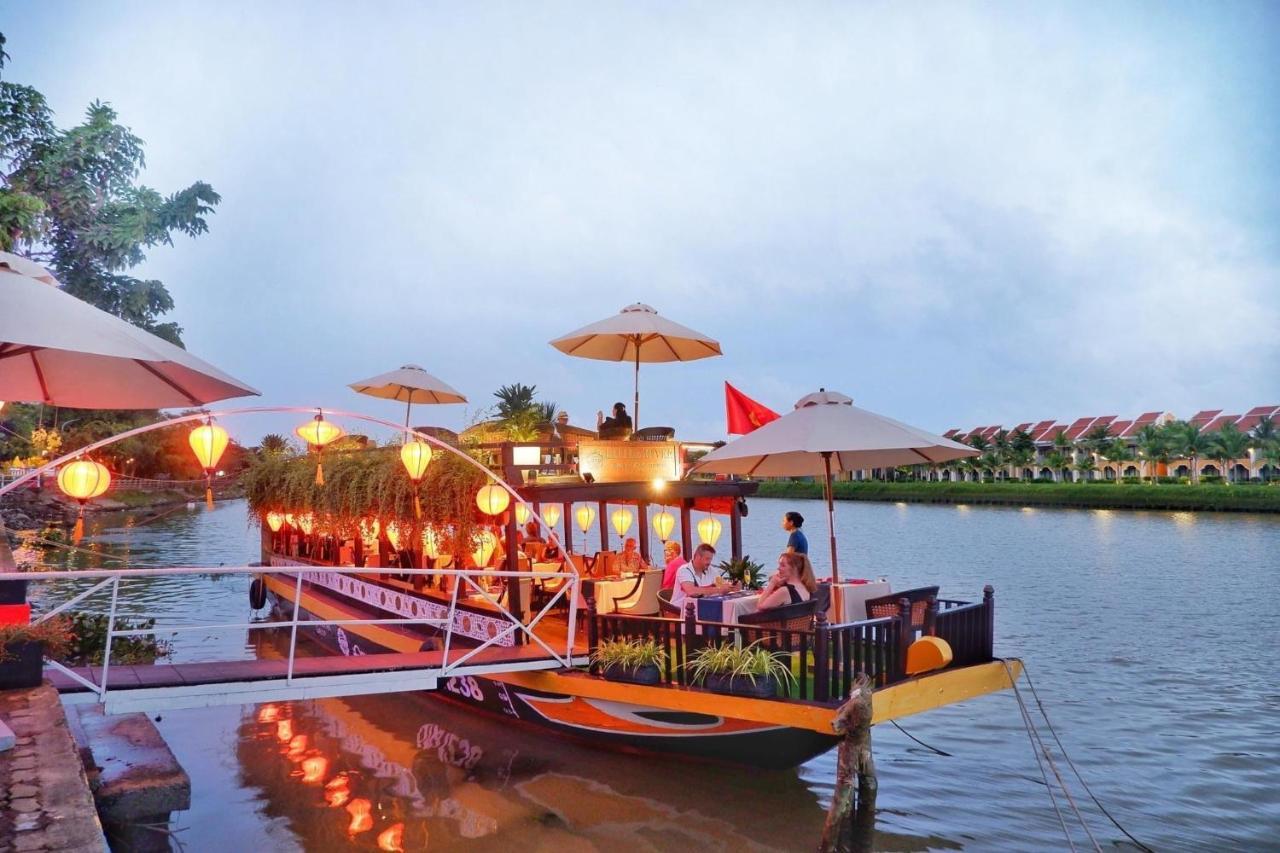 Little Riverside Hoi An . A Luxury Hotel & Spa Buitenkant foto A restaurant on the river