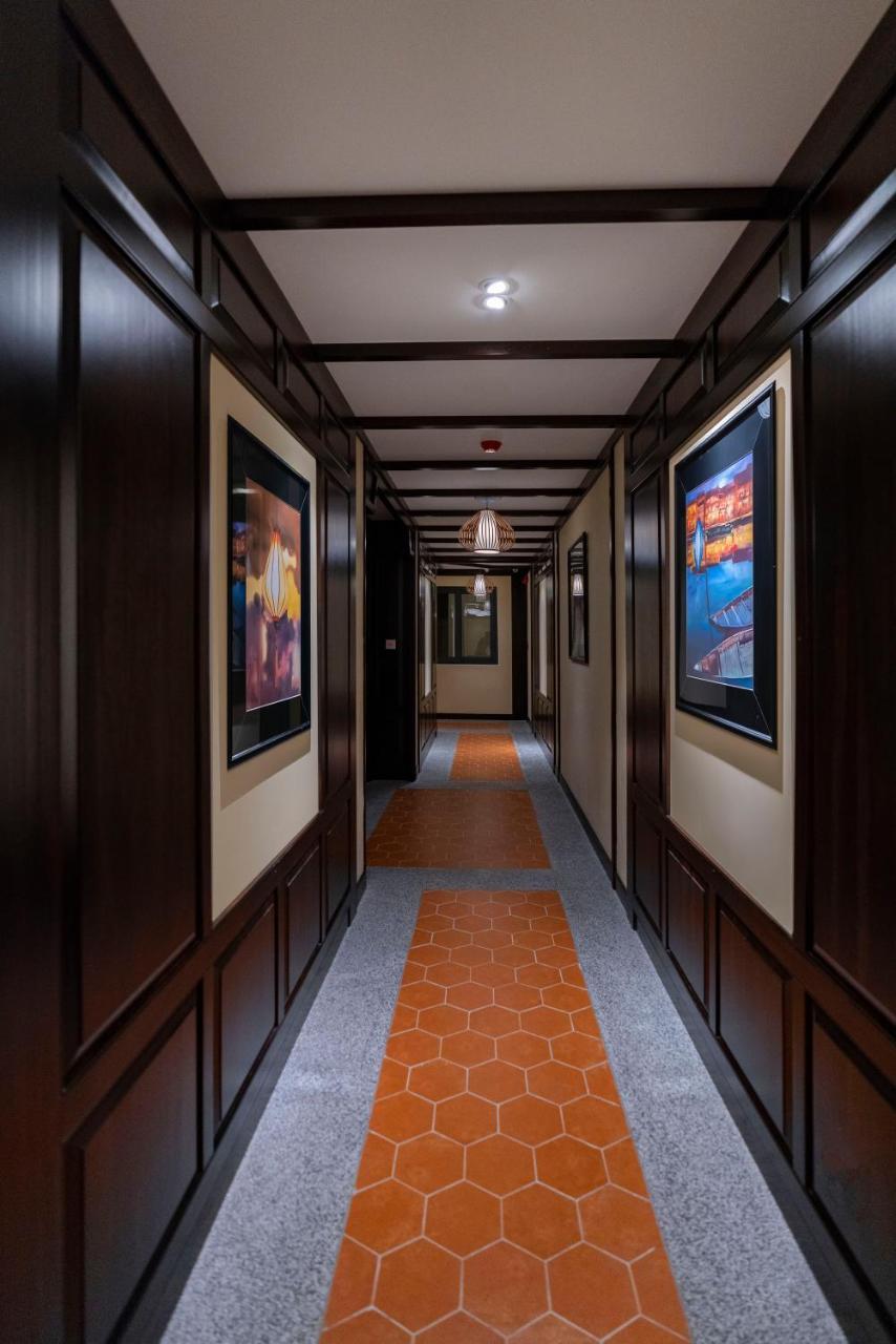 Little Riverside Hoi An . A Luxury Hotel & Spa Buitenkant foto A hallway on the 10th floor of the hotel
