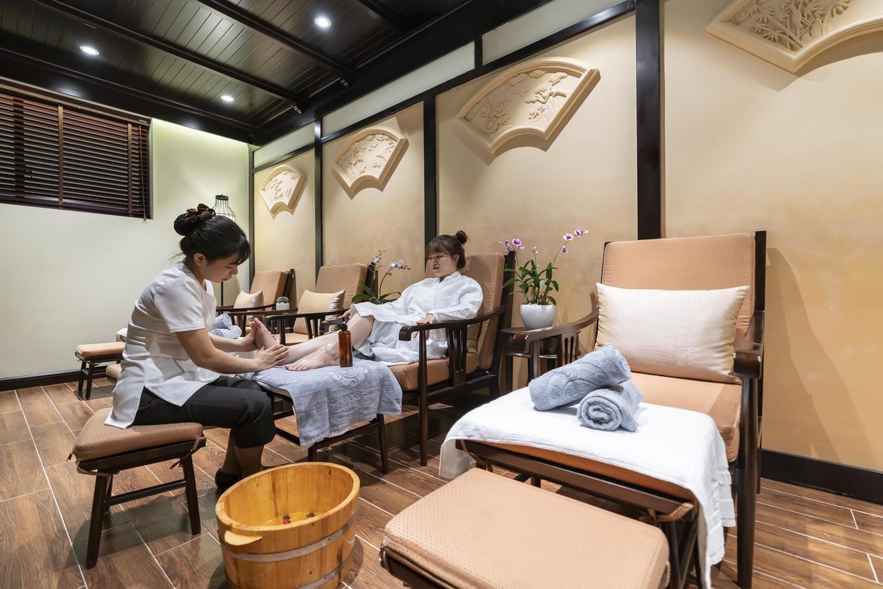 Little Riverside Hoi An . A Luxury Hotel & Spa Buitenkant foto Thai foot massage
