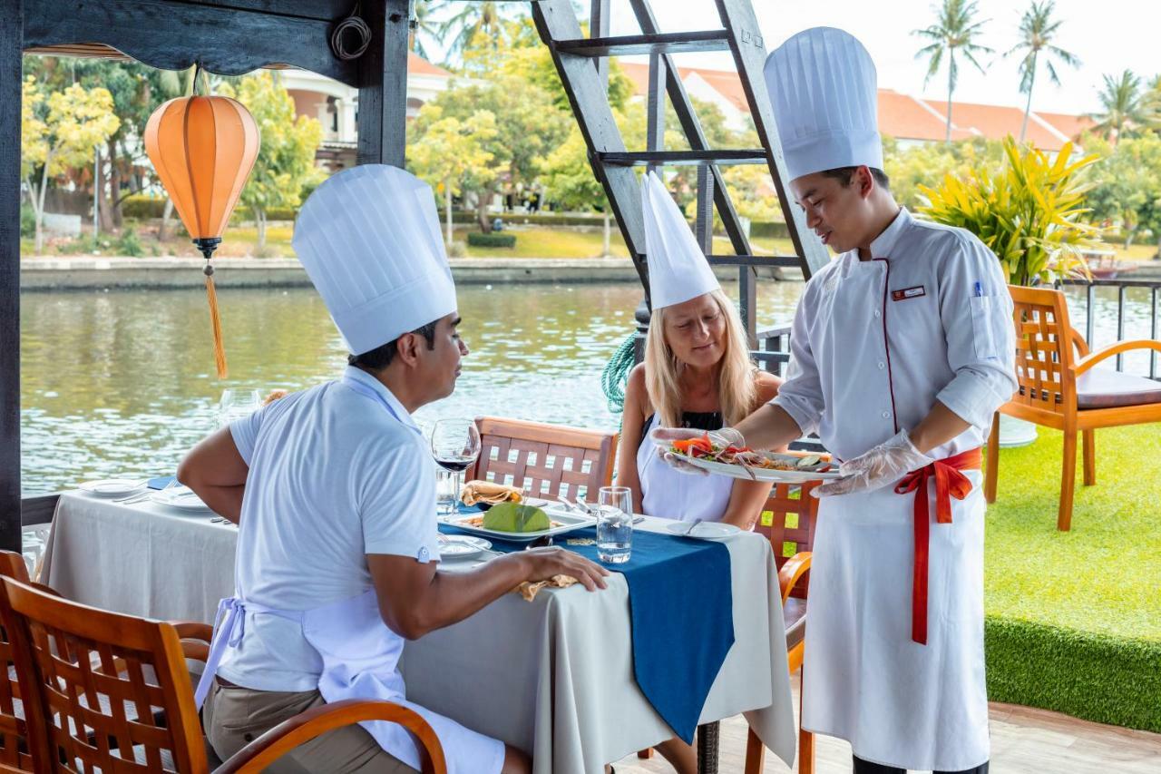Little Riverside Hoi An . A Luxury Hotel & Spa Buitenkant foto A restaurant in Hoi An, Vietnam