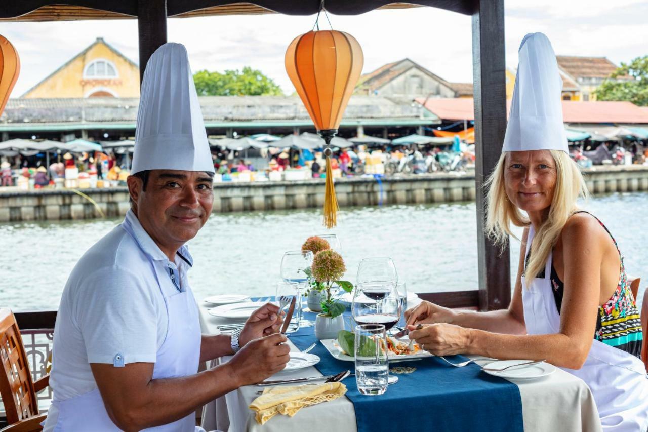 Little Riverside Hoi An . A Luxury Hotel & Spa Buitenkant foto A floating restaurant in Vietnam